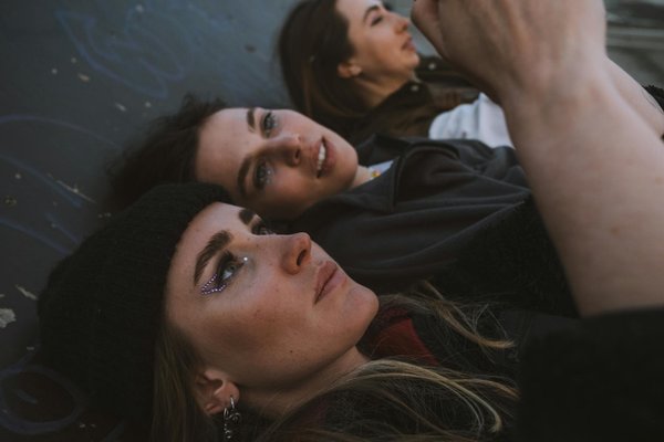 Elevate your winter wardrobe: expert tips for flawless layering and texture combinations